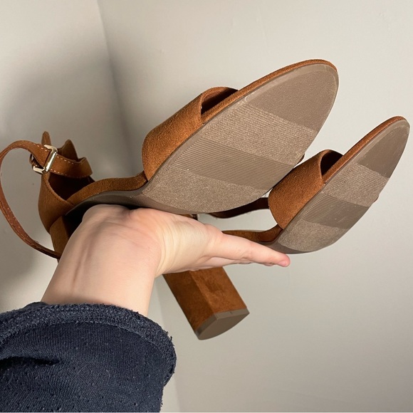 Old navy heels - Picture 4 of 4